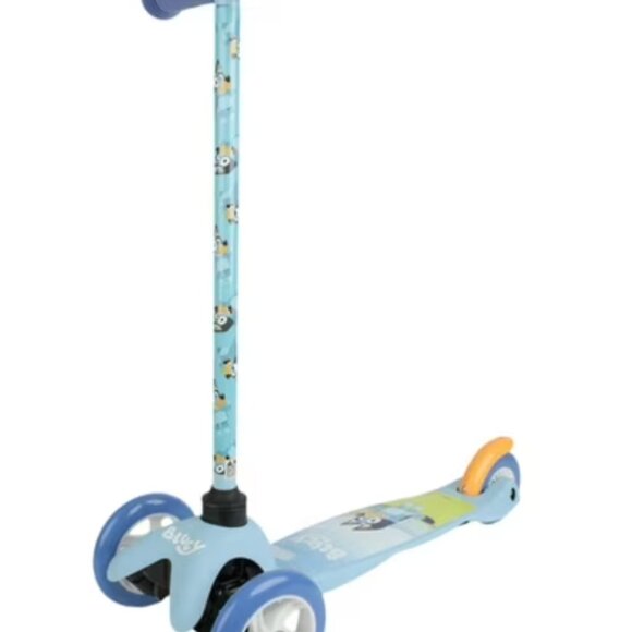 Bluey 3 Wheel Tilt & Turn Scooter for kids - Picture 3 of 5